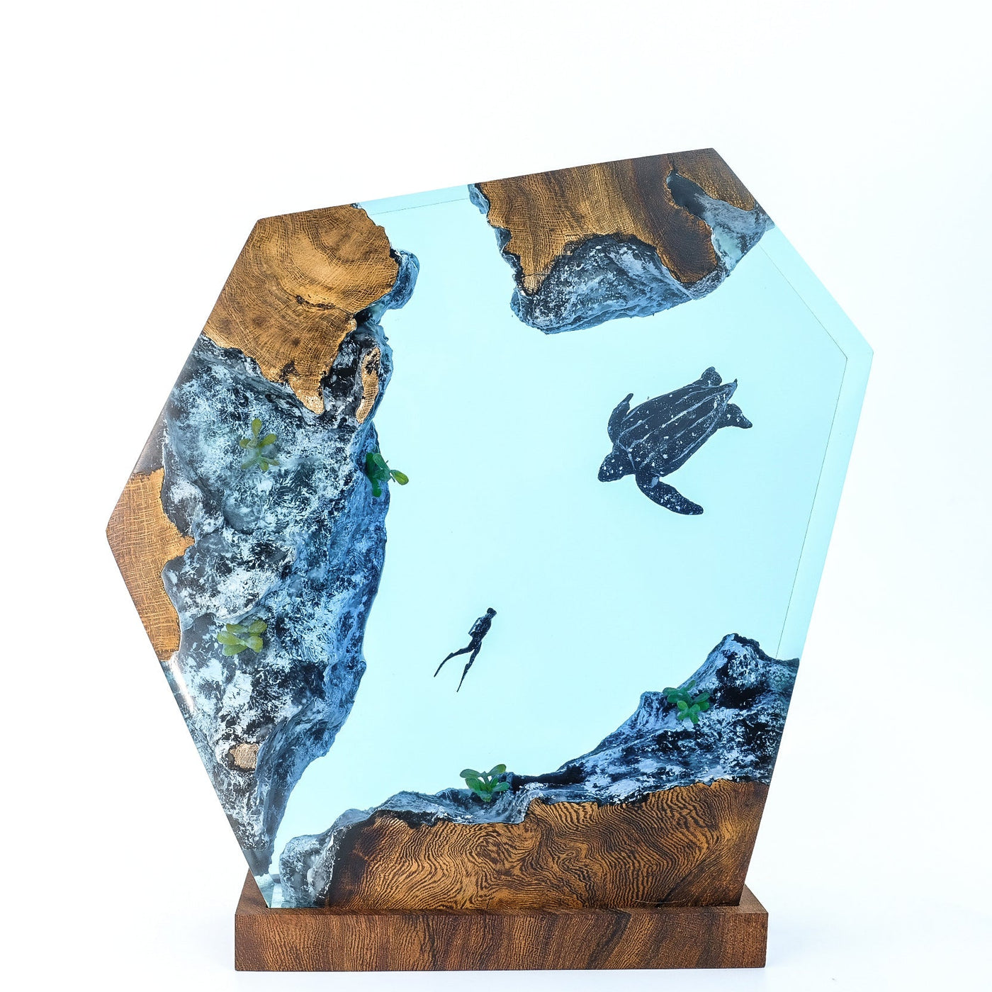 Sea Turtle & Diver - High Quality Epoxy Resin Lamp