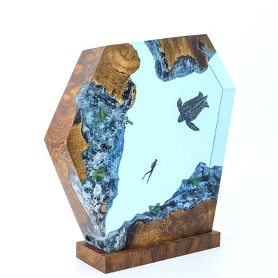 Sea Turtle & Diver - High Quality Epoxy Resin Lamp