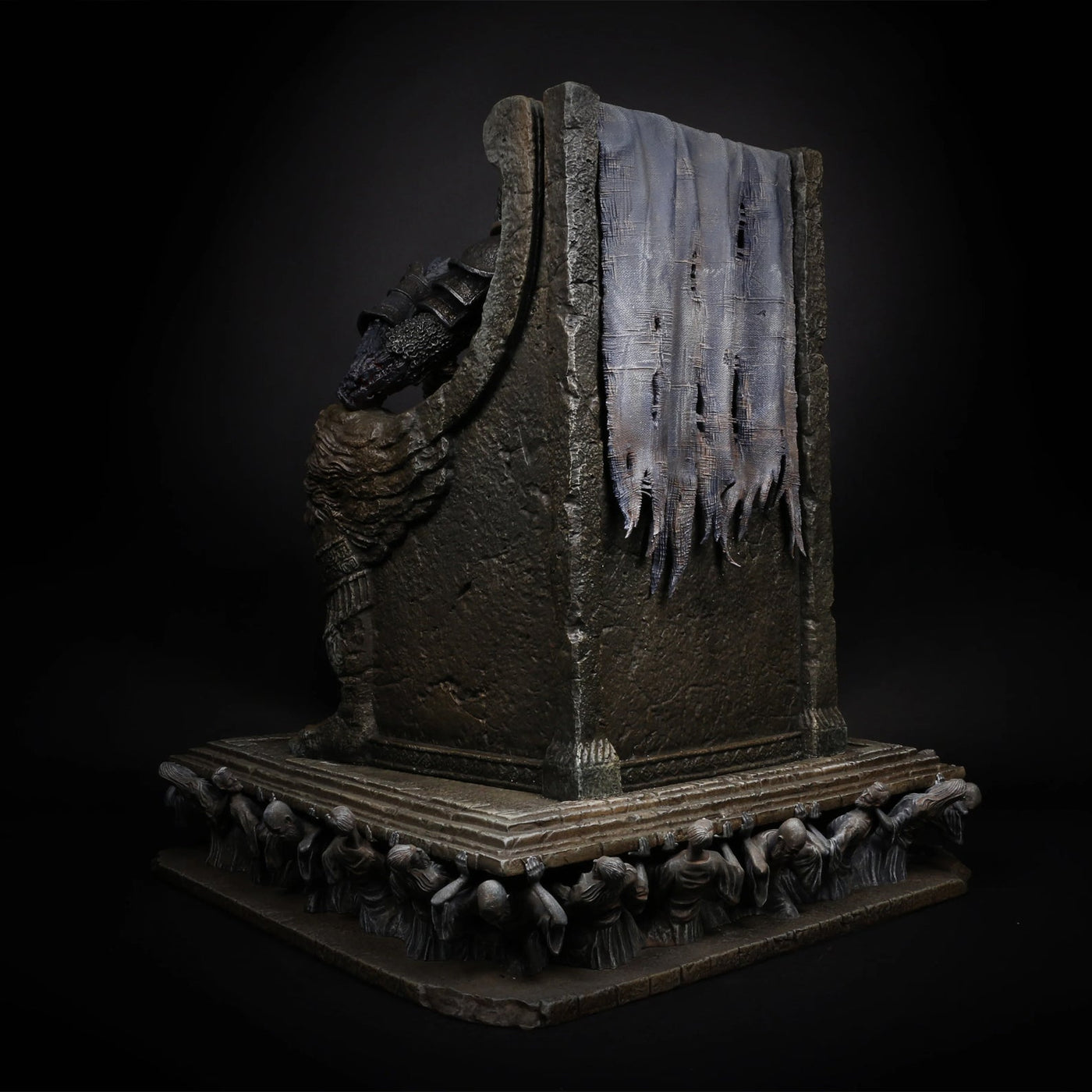 Dark Souls - Yhorm The Giant On Throne Statue Figures