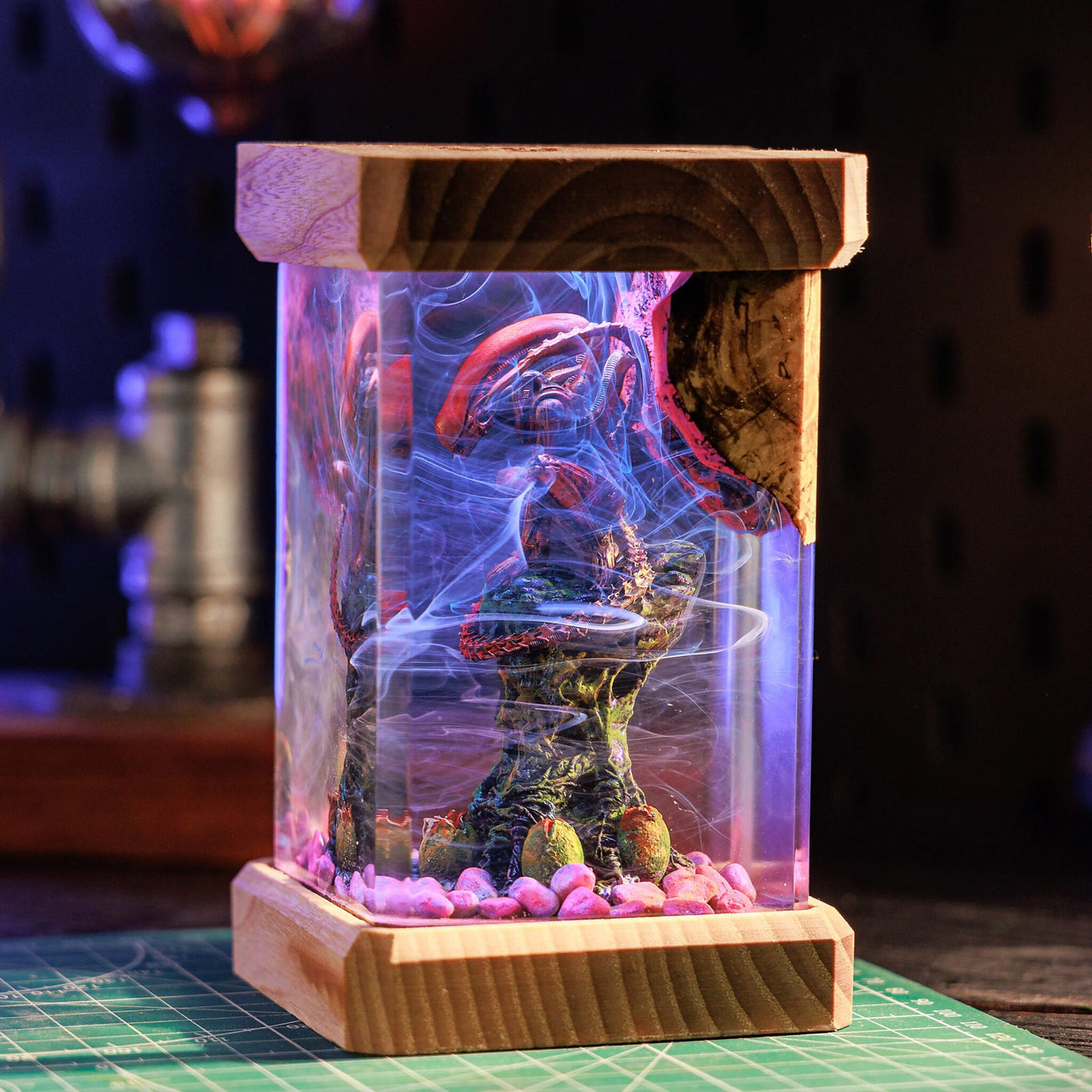 Predator Xenomorph Alien Space Monster Epoxy Resin Lamp, Night Light