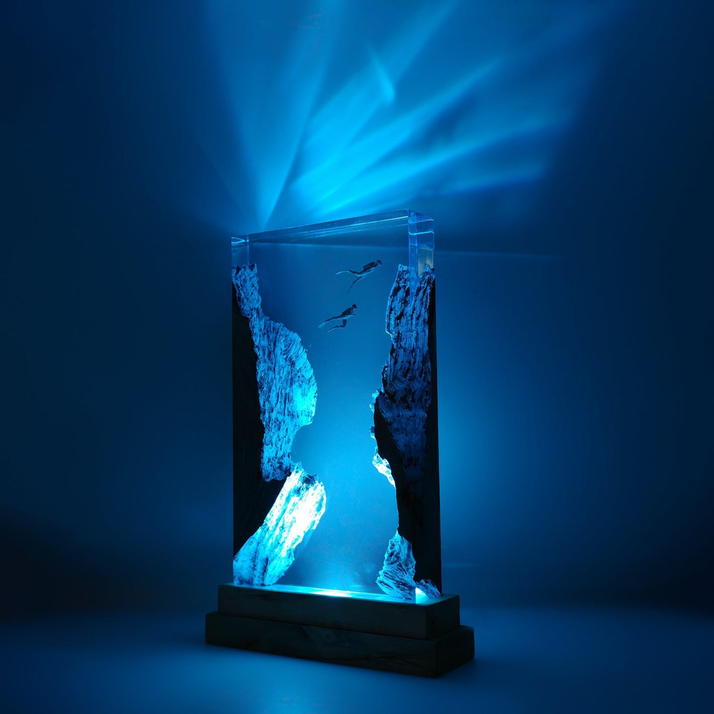 Divers Explore Undersea - High Quality Epoxy Resin Lamp