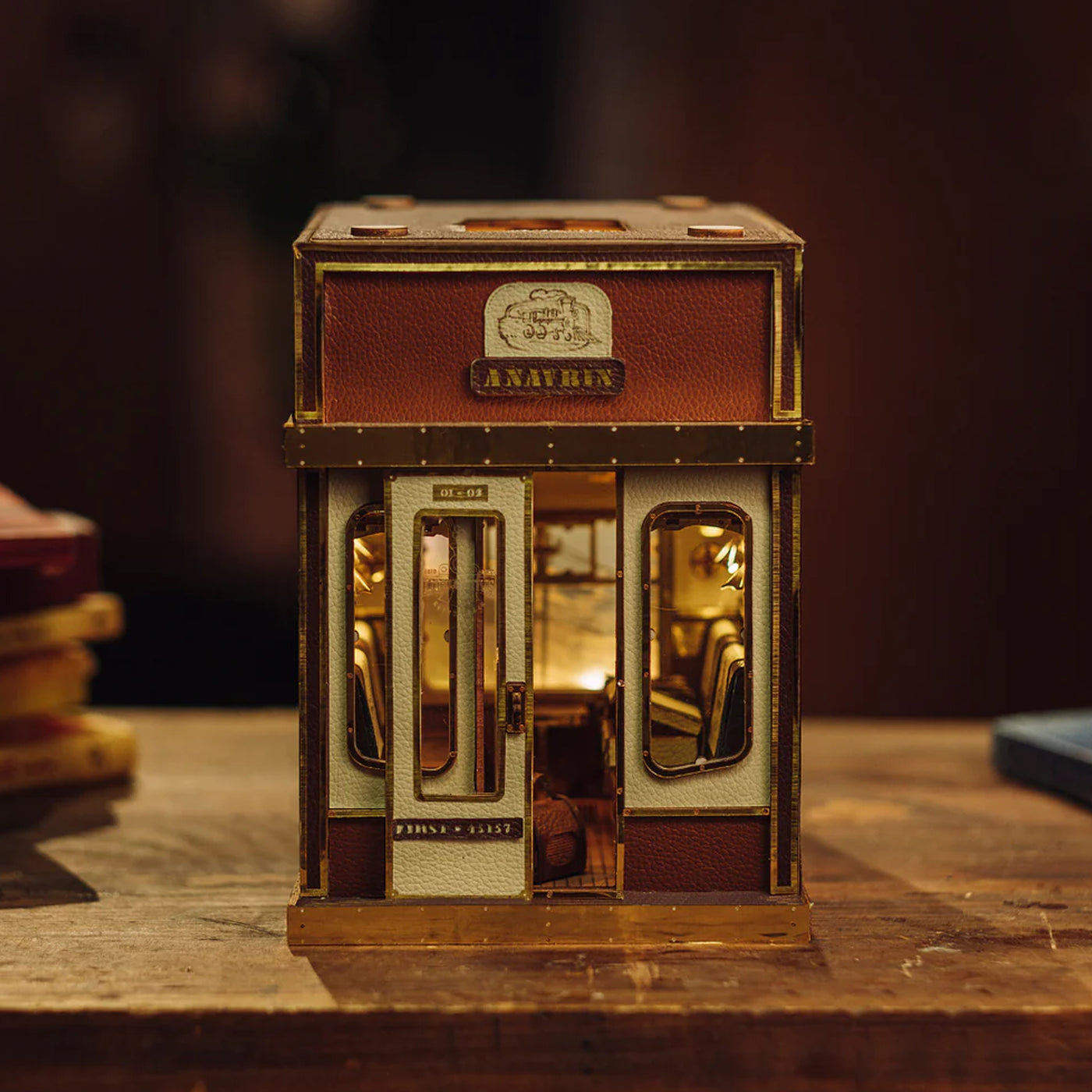 1940s Train Cabin (Motion Scene) - Book Nook