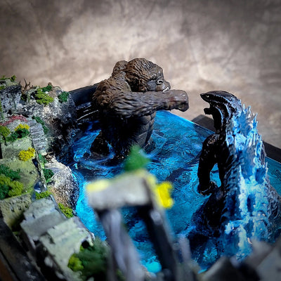 Godzilla vs Kong Monsters Battle Beach Abandoned City Diorama Treasure Mistery Box Gift Epoxy Resin, Night Light