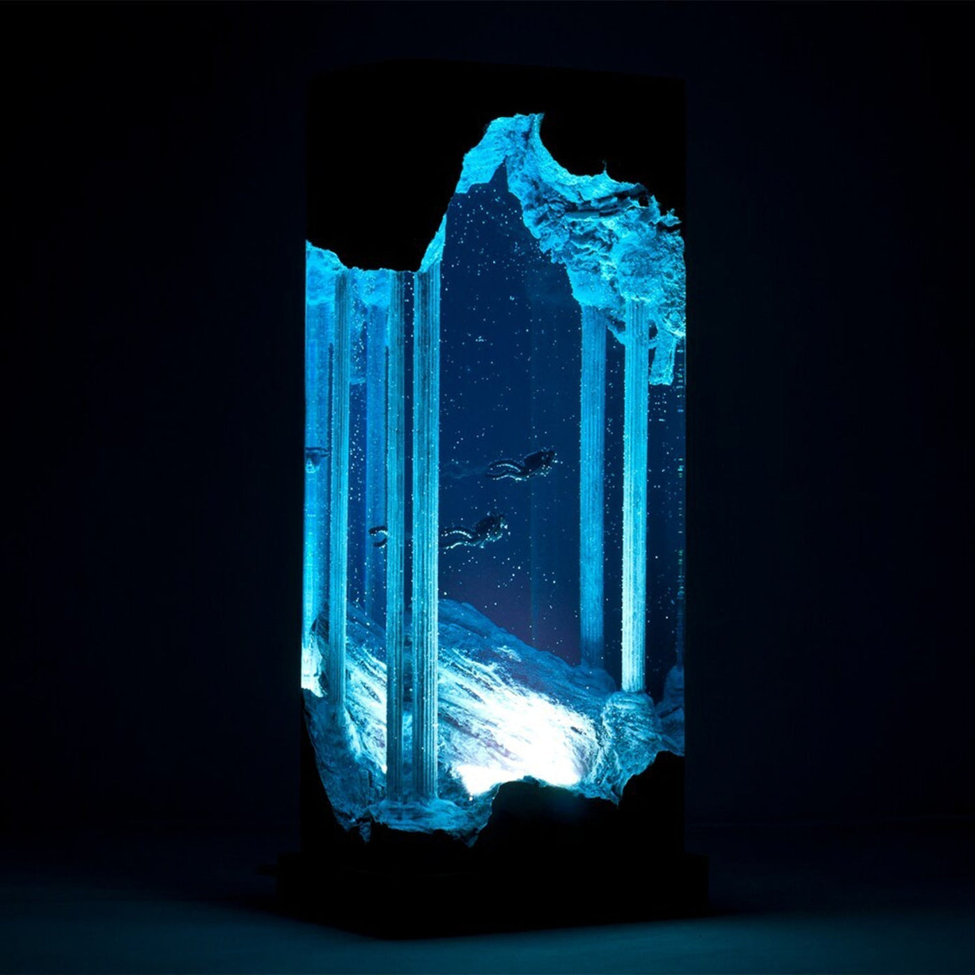 Divers Explore Ancient Ruins - High Quality Epoxy Resin Lamp