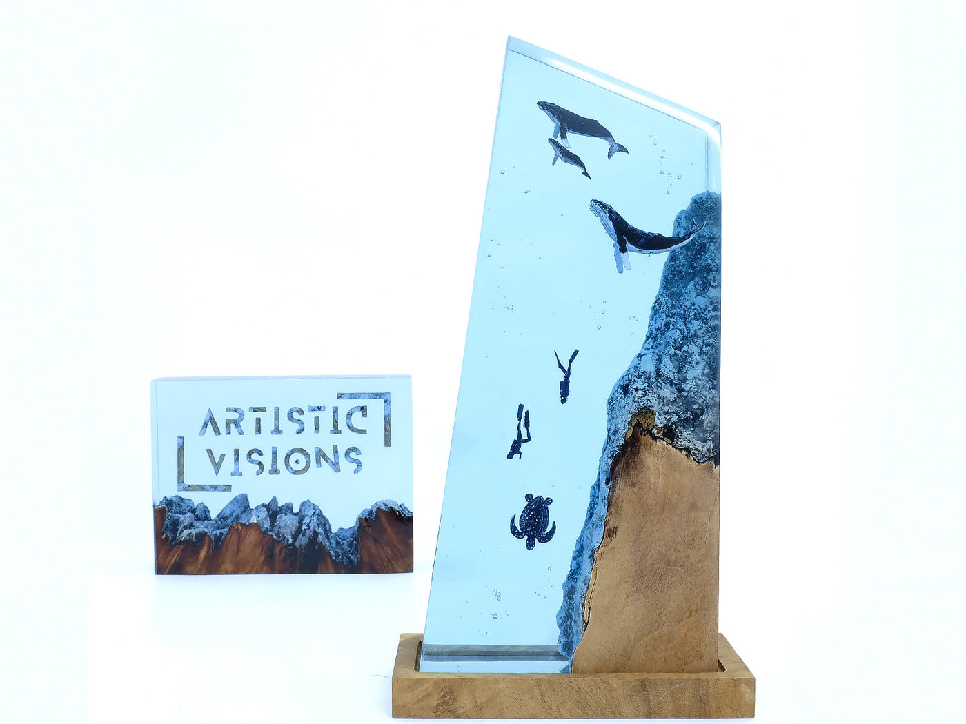 Humpback Whales & Divers & Turtle - High Quality Epoxy Resin Lamp