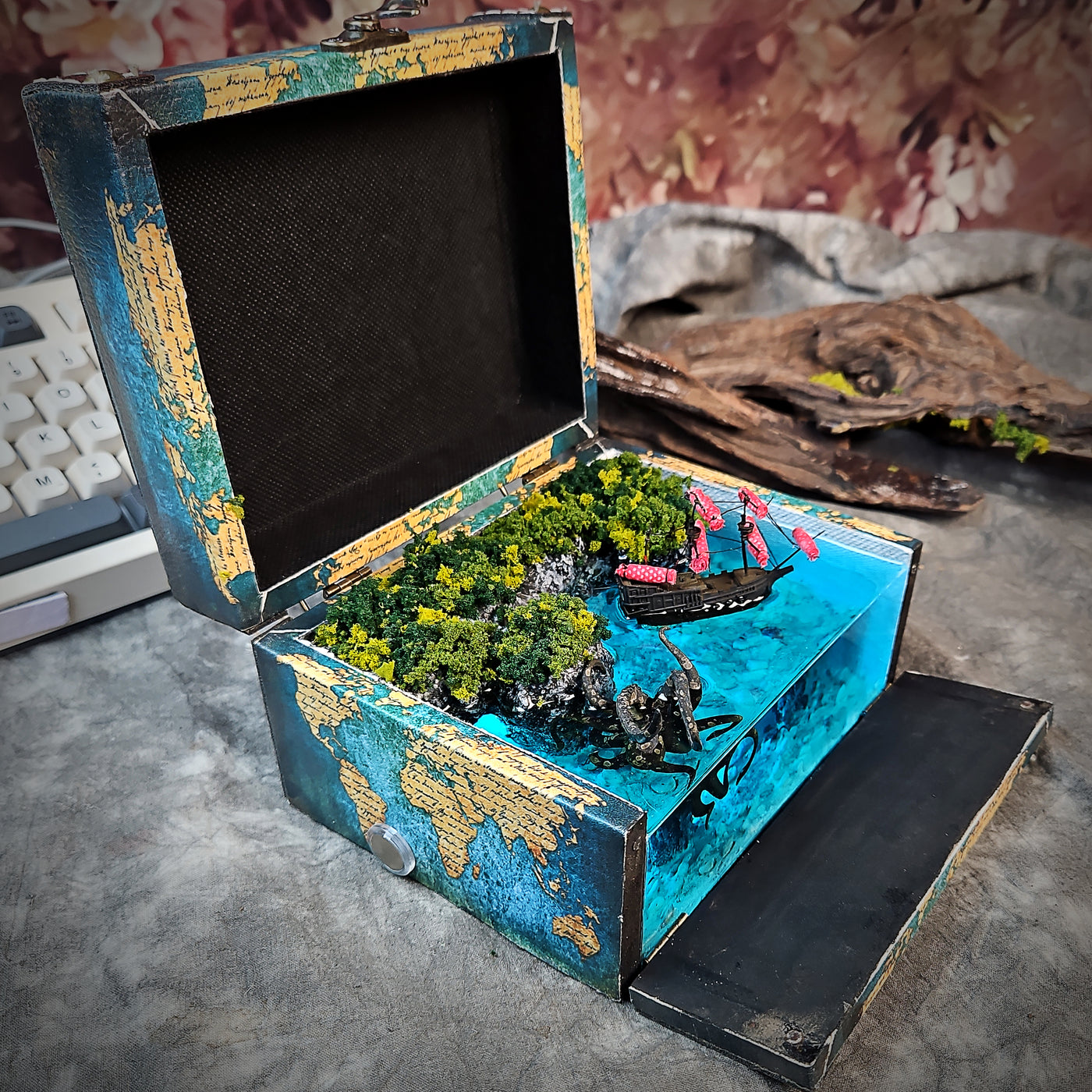 The Legend of Atlantis A Lost City Beneath the Sea Diorama Treasure Mistery Box Gift Epoxy Resin, Night Light