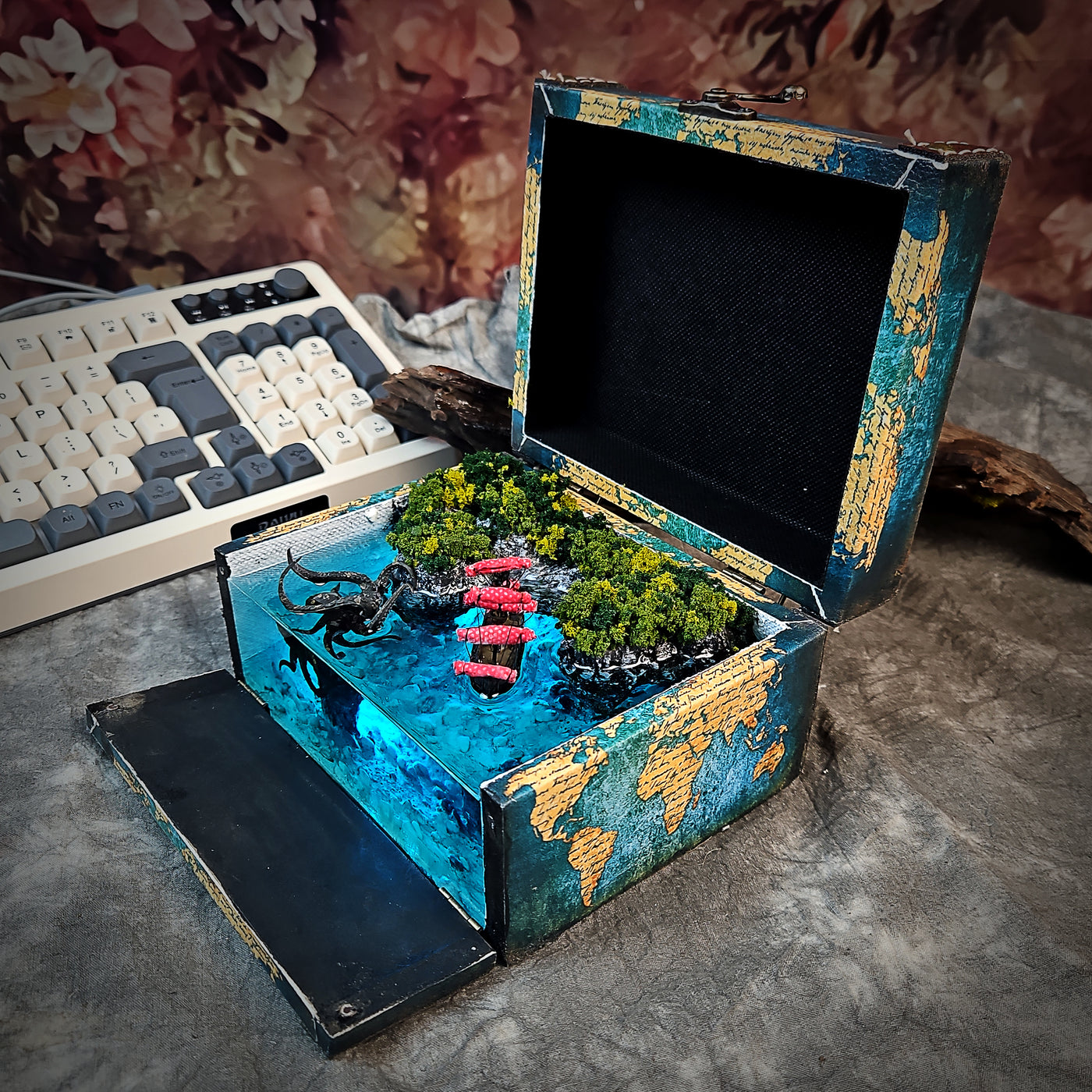 The Legend of Atlantis A Lost City Beneath the Sea Diorama Treasure Mistery Box Gift Epoxy Resin, Night Light