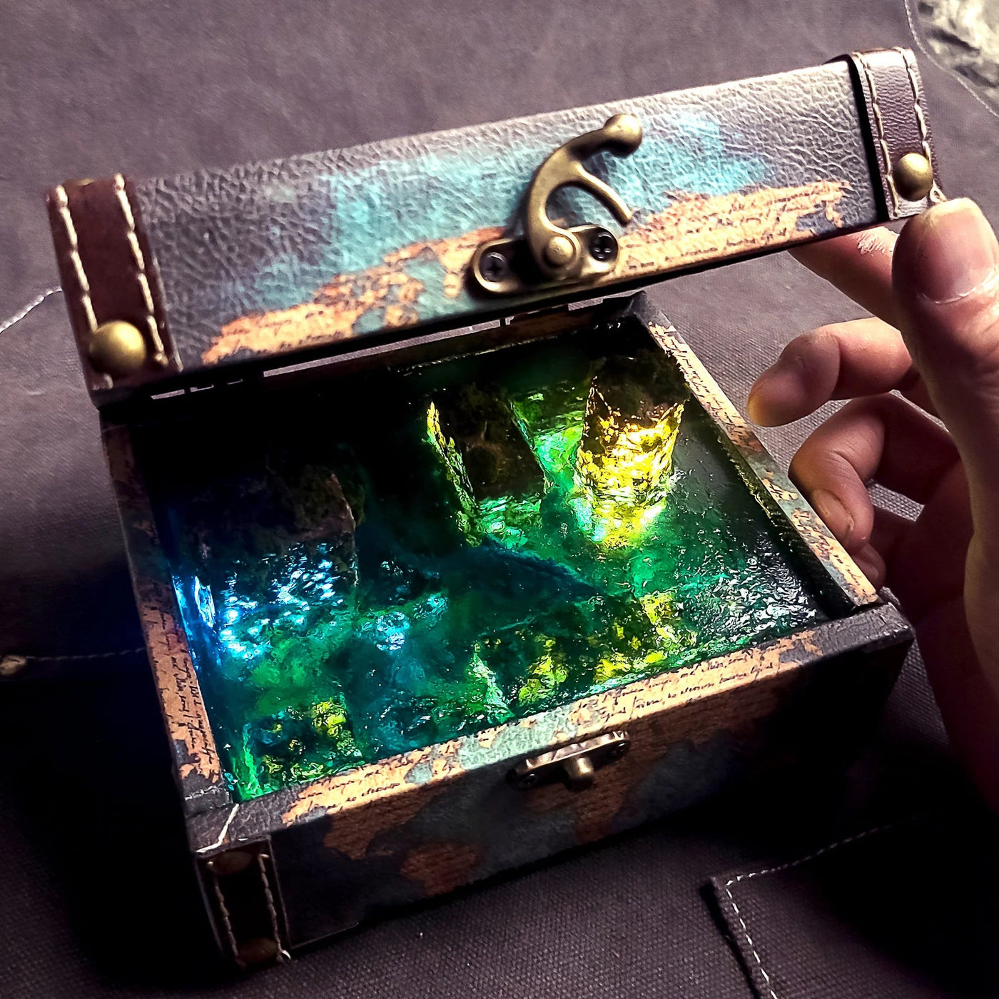 The Legend of Atlantis A Lost City Beneath the Sea Diorama Treasure Mistery Box Gift Epoxy Resin, Night Light